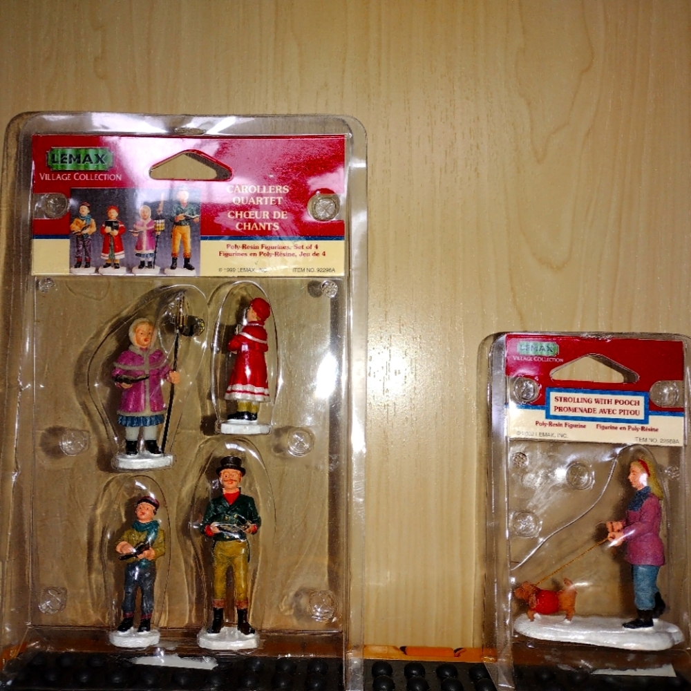 (Lemax Village Collection figurines, (Carollers Quarter), (Strolling with Pooch)